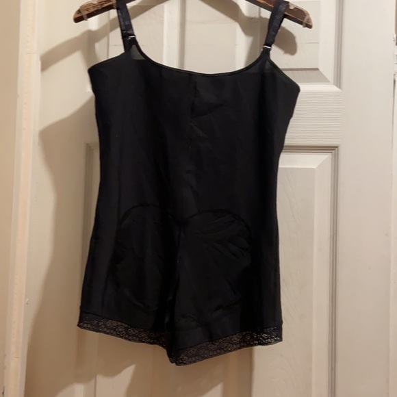 Leonisa - Picture 4 of 11